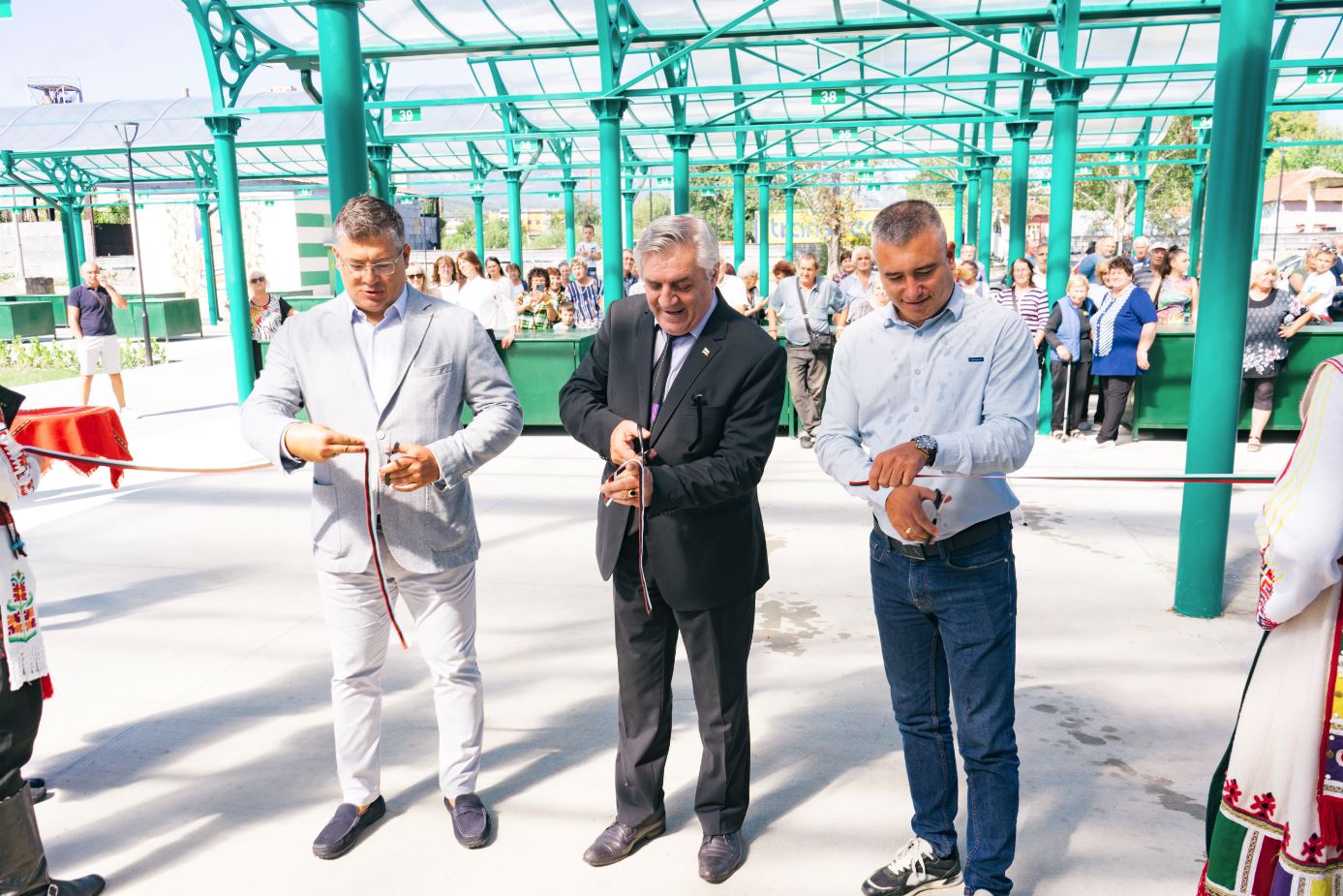 В Мездра отвори врати модерен покрит пазар за земеделски производители